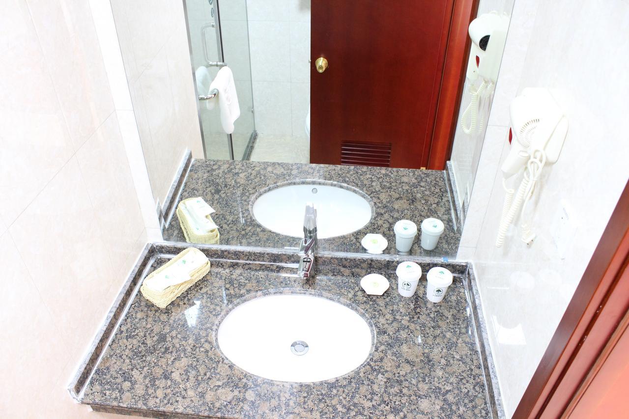 Greentree Inn Shanghai Expo Site South Yanggao Road Subway Station Express Hotel Bagian luar foto